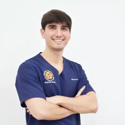 Manuel Bernal, odontólogo especialista en prostodoncia, implantes y manejo de tejidos blandos